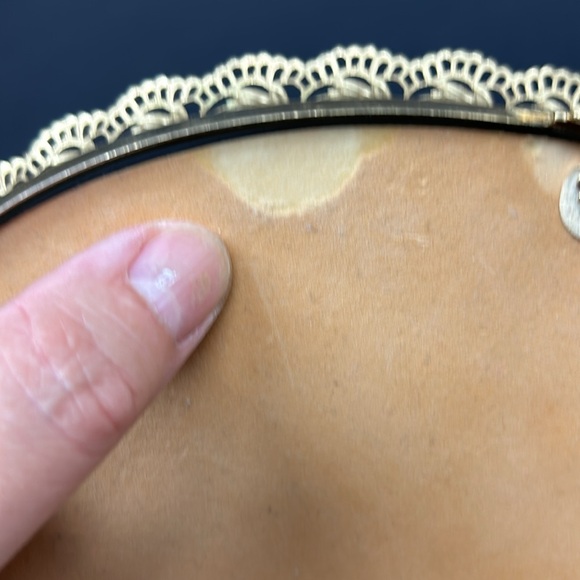 - Mid Century mirrored gold tone metal ornate filigree vanity tray with fe… - Picture 4 of 7